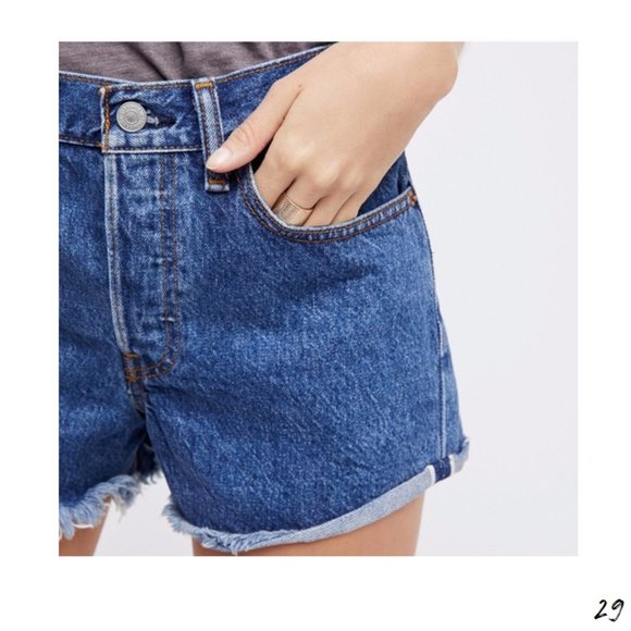Levi's High Rise Wedgie Shorts - Size 29 - Picture 1 of 4